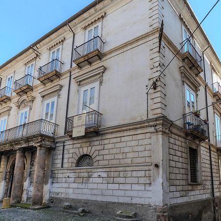 Dimora Storica Giostra Vecchia - Palazzo Grisolia 1809 Cosença Exterior foto