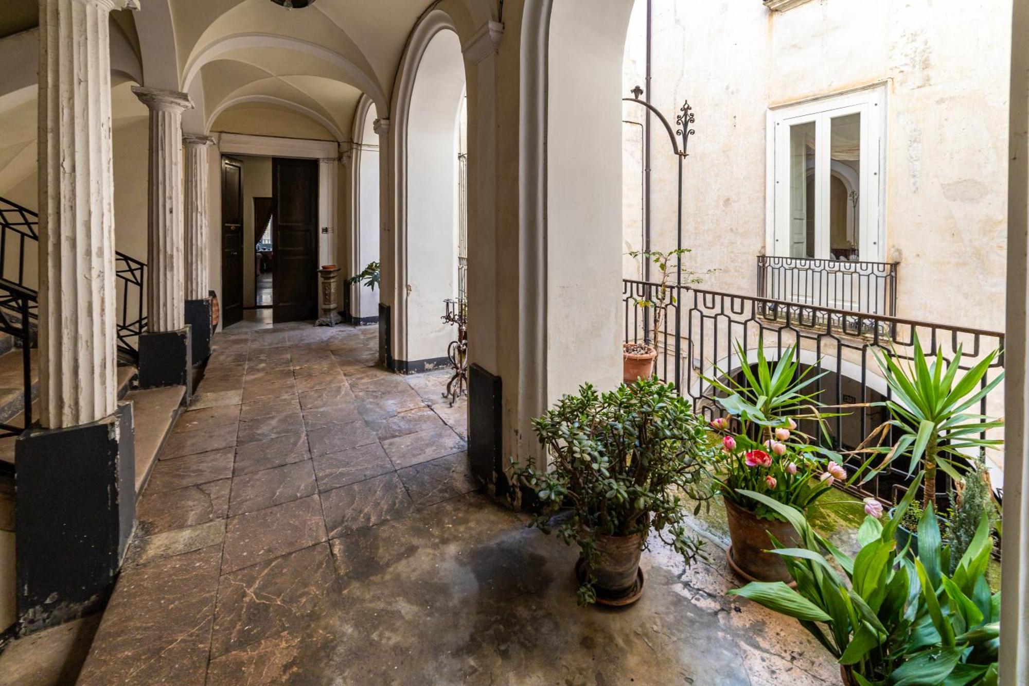 Dimora Storica Giostra Vecchia - Palazzo Grisolia 1809 Cosença Exterior foto