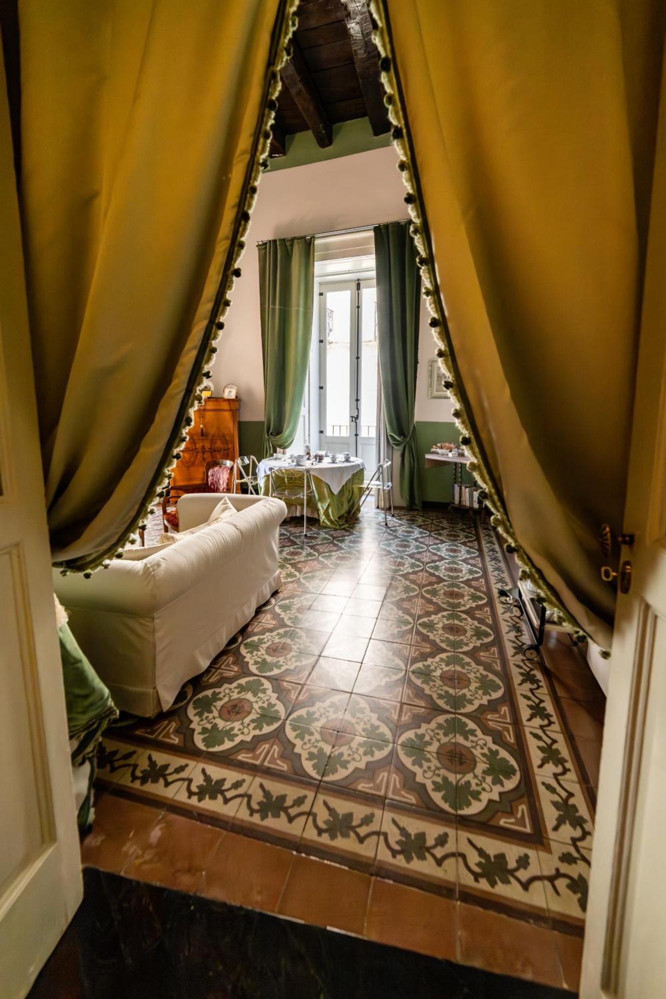 Dimora Storica Giostra Vecchia - Palazzo Grisolia 1809 Cosença Exterior foto